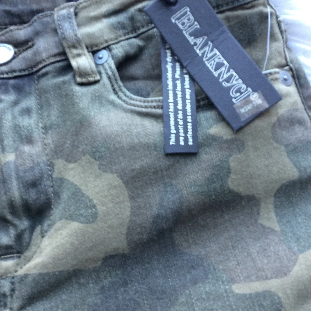 NWT[BLANKNYC] The Reade Crop Skinny Camo Jean
